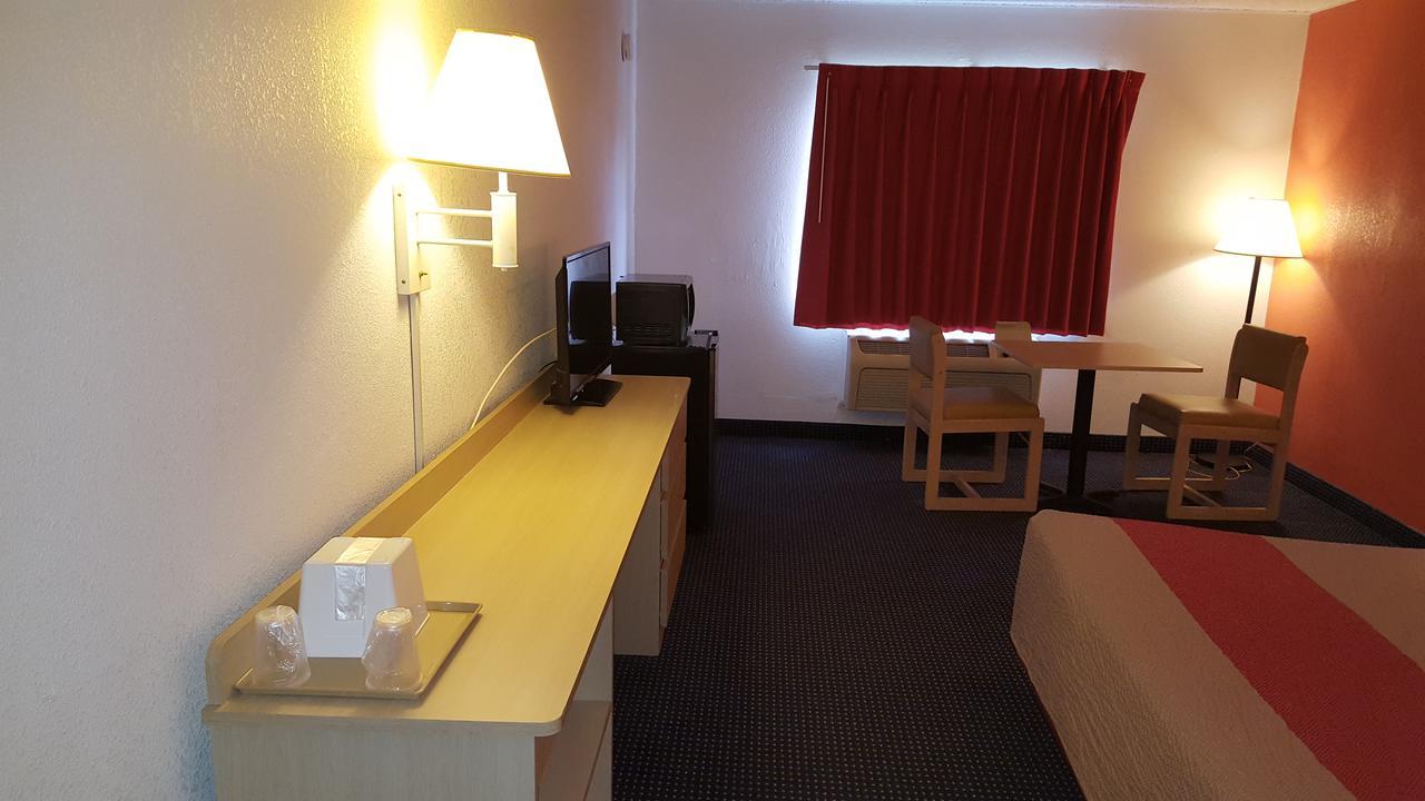 Red Carpet Inn Gibbstown Bagian luar foto