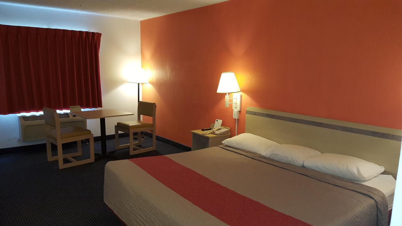 Red Carpet Inn Gibbstown Bagian luar foto