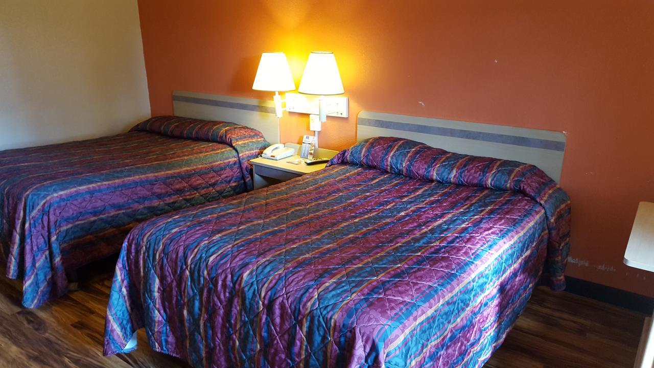 Red Carpet Inn Gibbstown Bagian luar foto