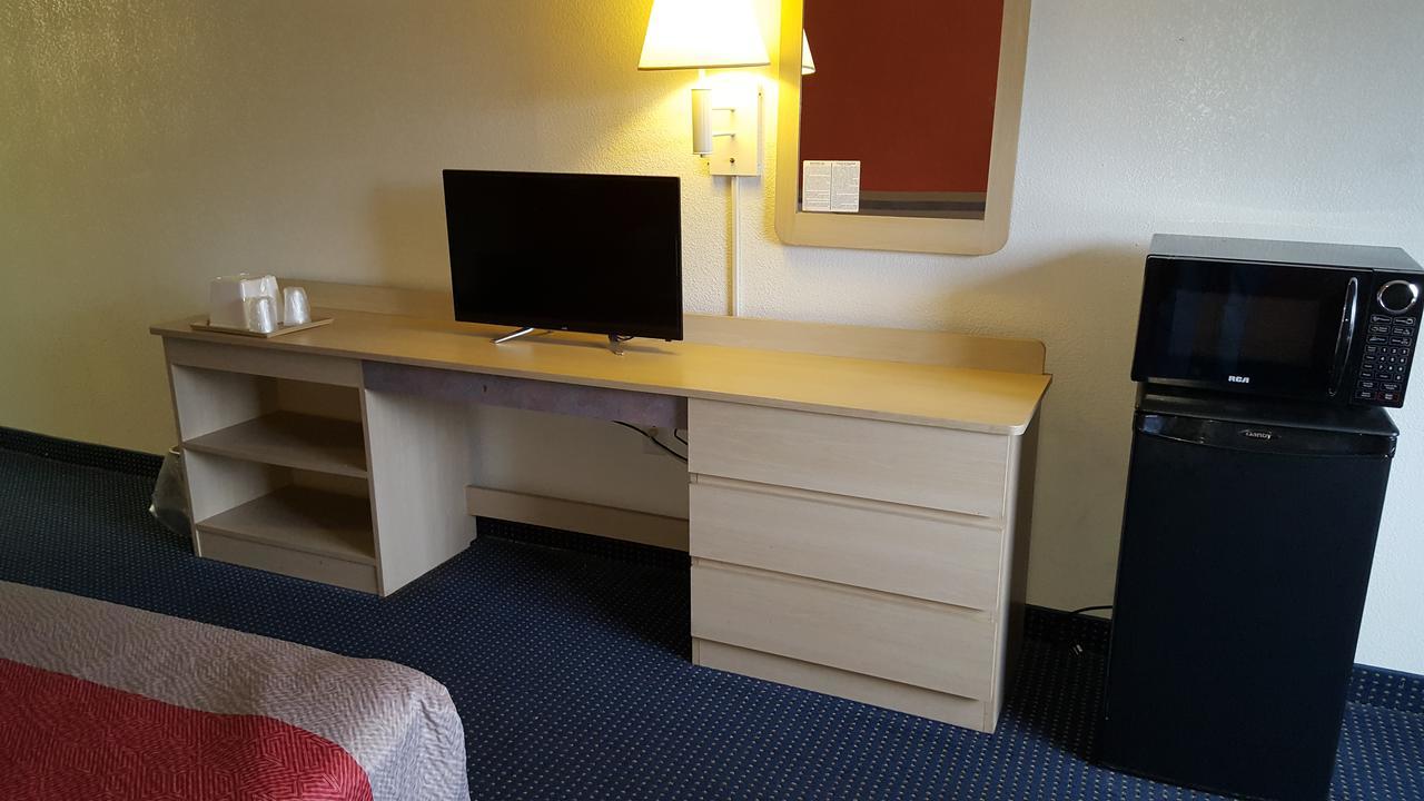 Red Carpet Inn Gibbstown Bagian luar foto