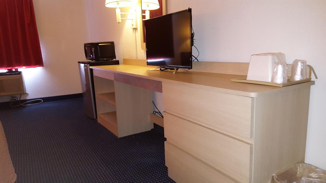 Red Carpet Inn Gibbstown Bagian luar foto