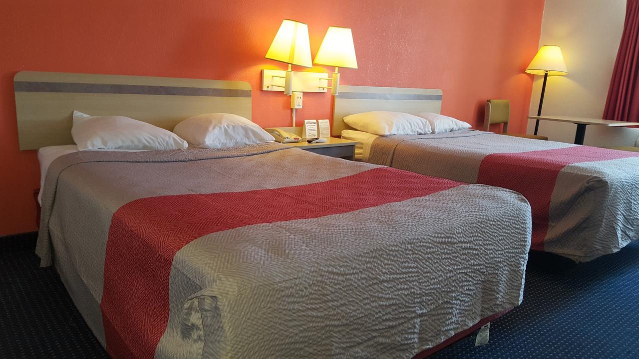 Red Carpet Inn Gibbstown Bagian luar foto